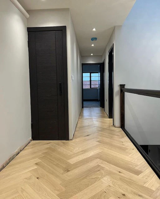 Select Oak Large Herringbone Raw
