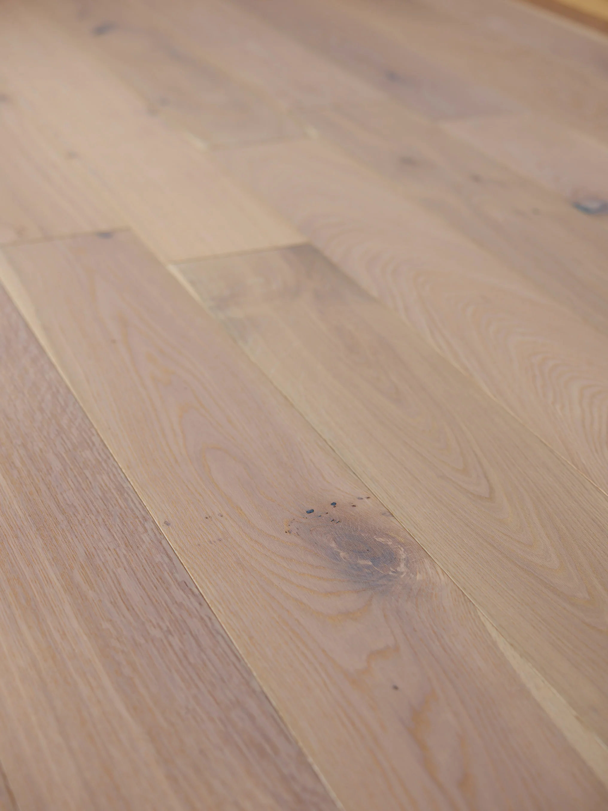 French Oak Character White Oiled - Image 3