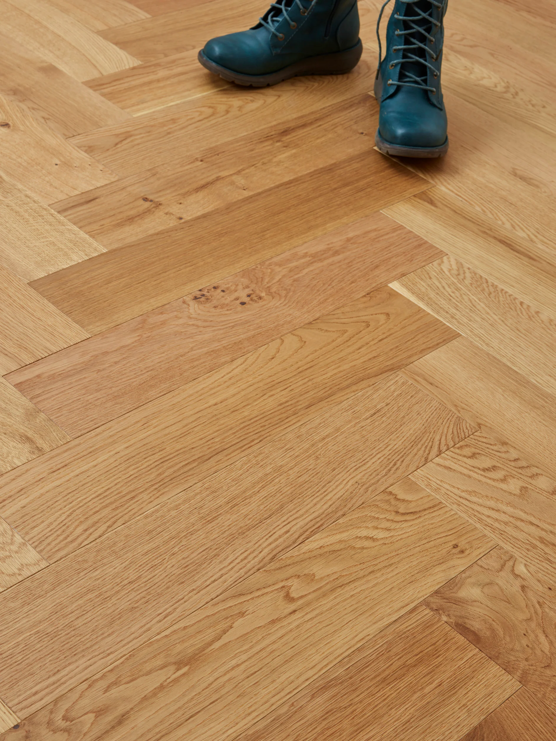 Select Oak Large Herringbone UV Oiled - Image 2