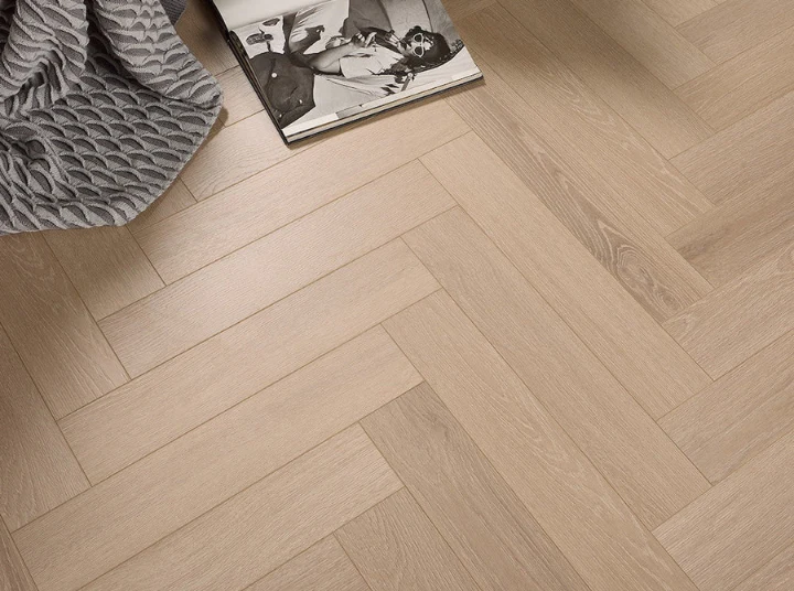 Feather Oak Esbjerg 12mm Herringbone Laminate - Image 4