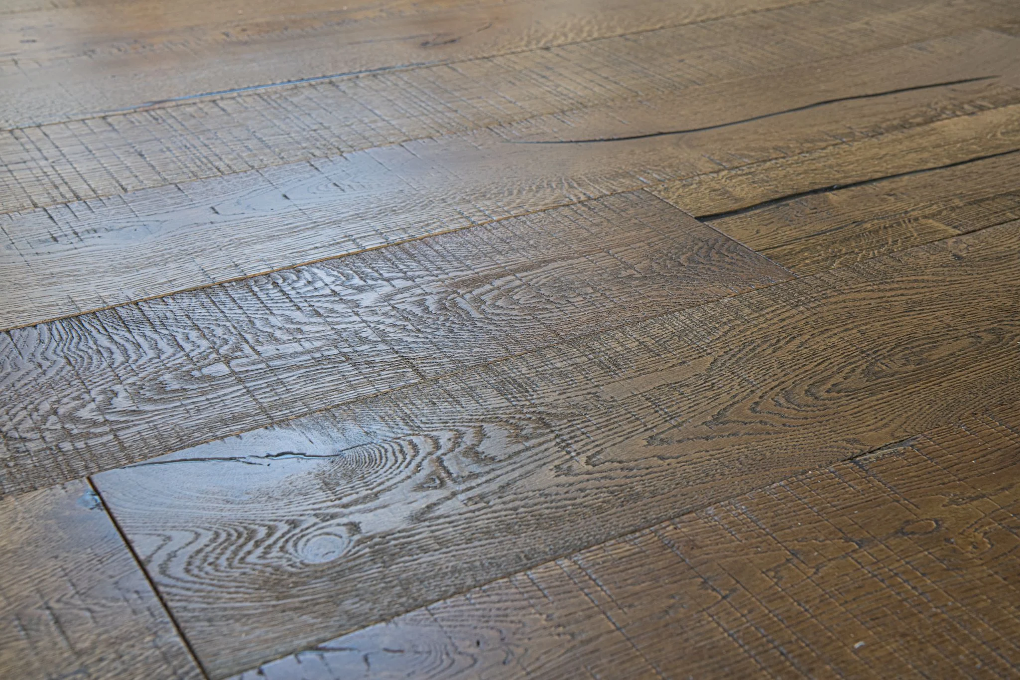 Golden Sawn Distressed Oak - Image 2