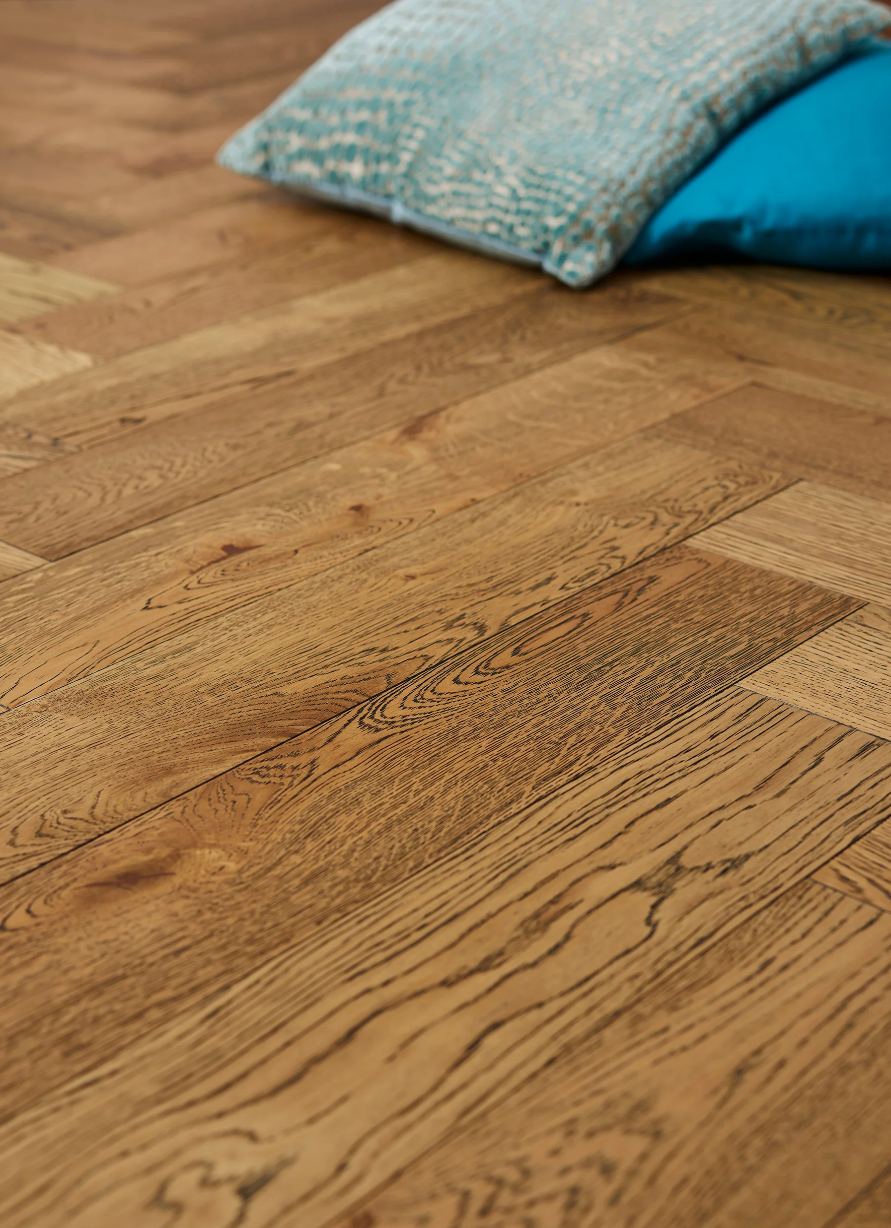 Character Oak Herringbone Black Grained - Image 5
