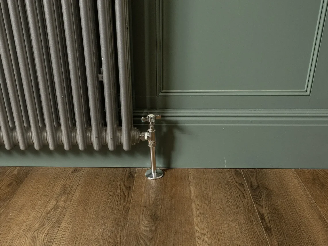 Smoked Oak SPC Rigid Core Click Vinyl - Image 3