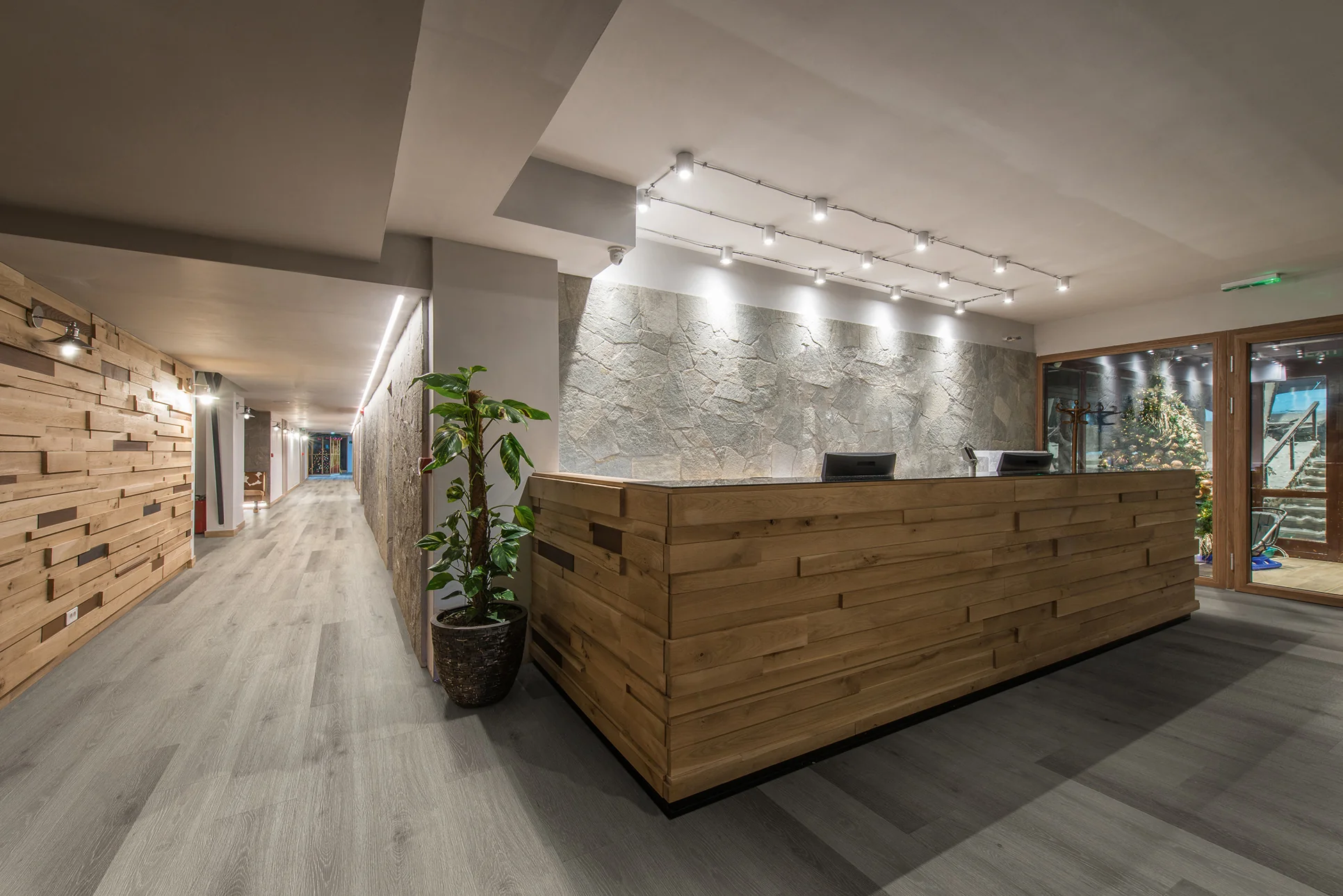 Luvanto | Click Plus Wood Planks Misty Elm