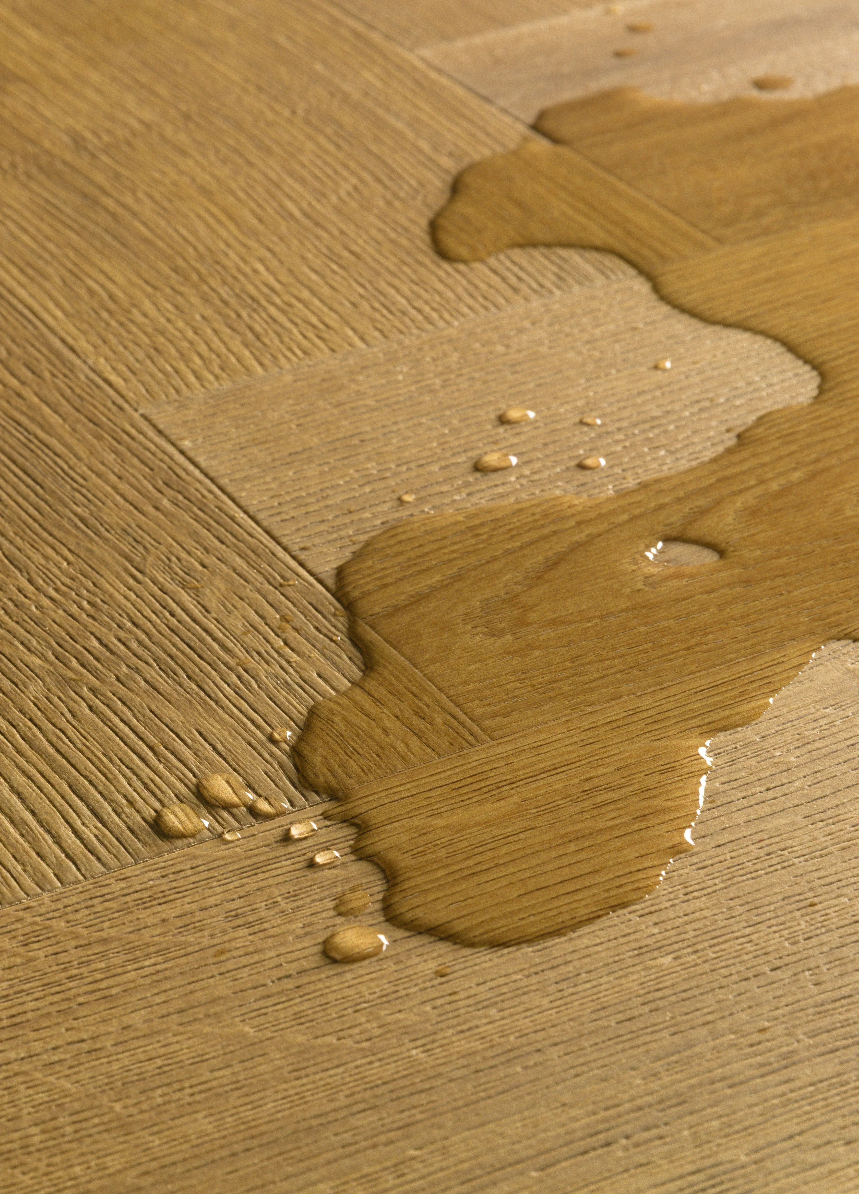 Quickstep | Impressive Design 8mm Laminate Herringbone Cinnamon Oak - Image 4