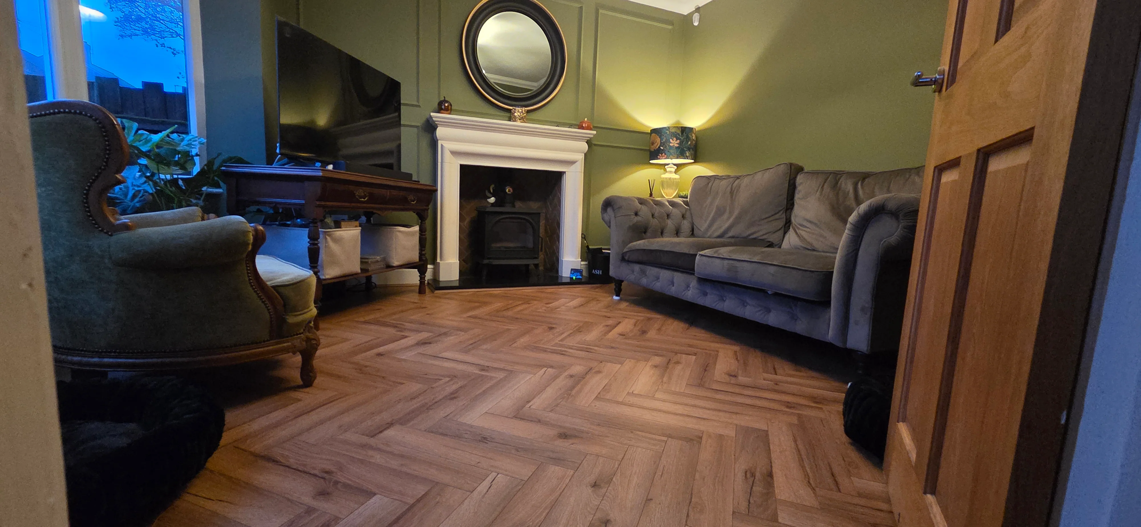 Warm Oak Helsinki 12mm Herringbone Laminate - Image 3