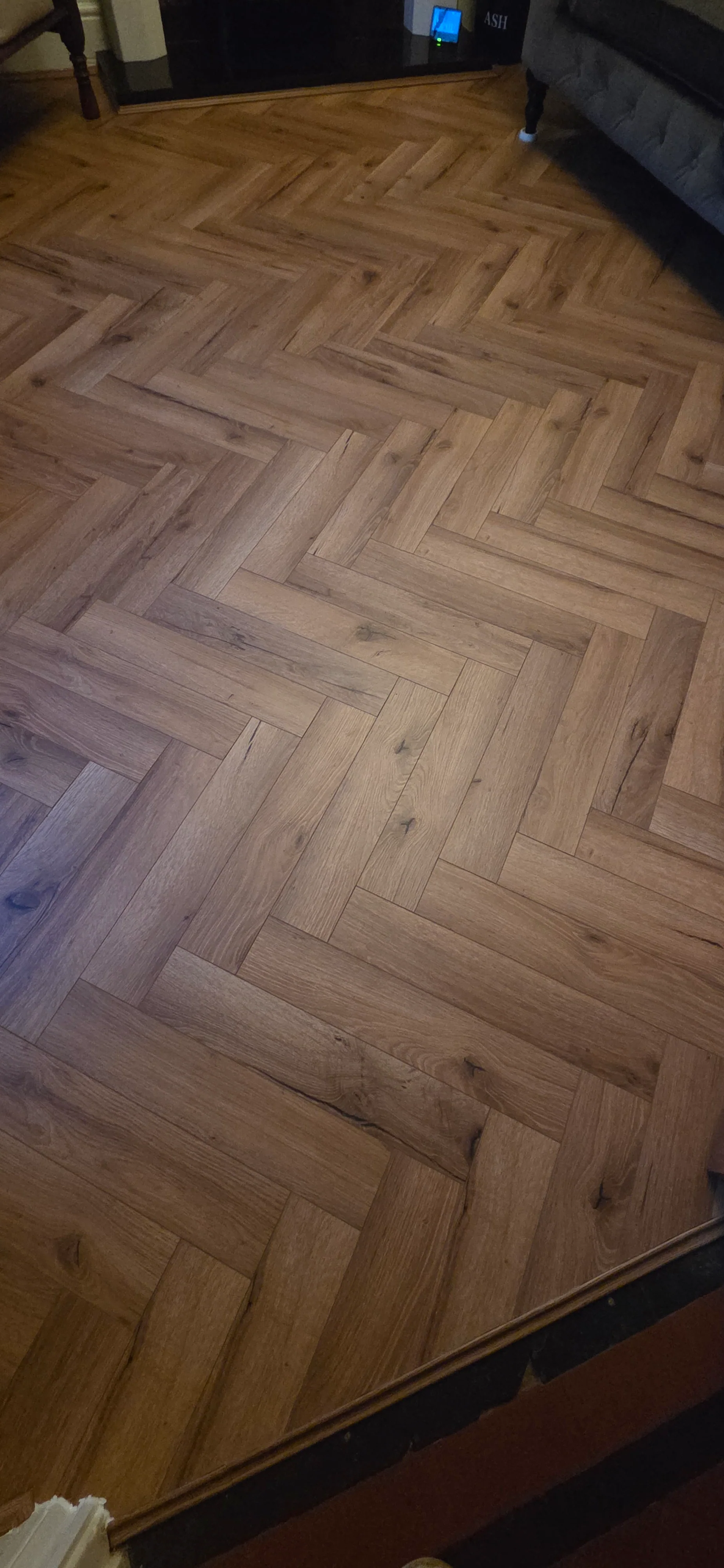 Warm Oak Helsinki 12mm Herringbone Laminate - Image 5