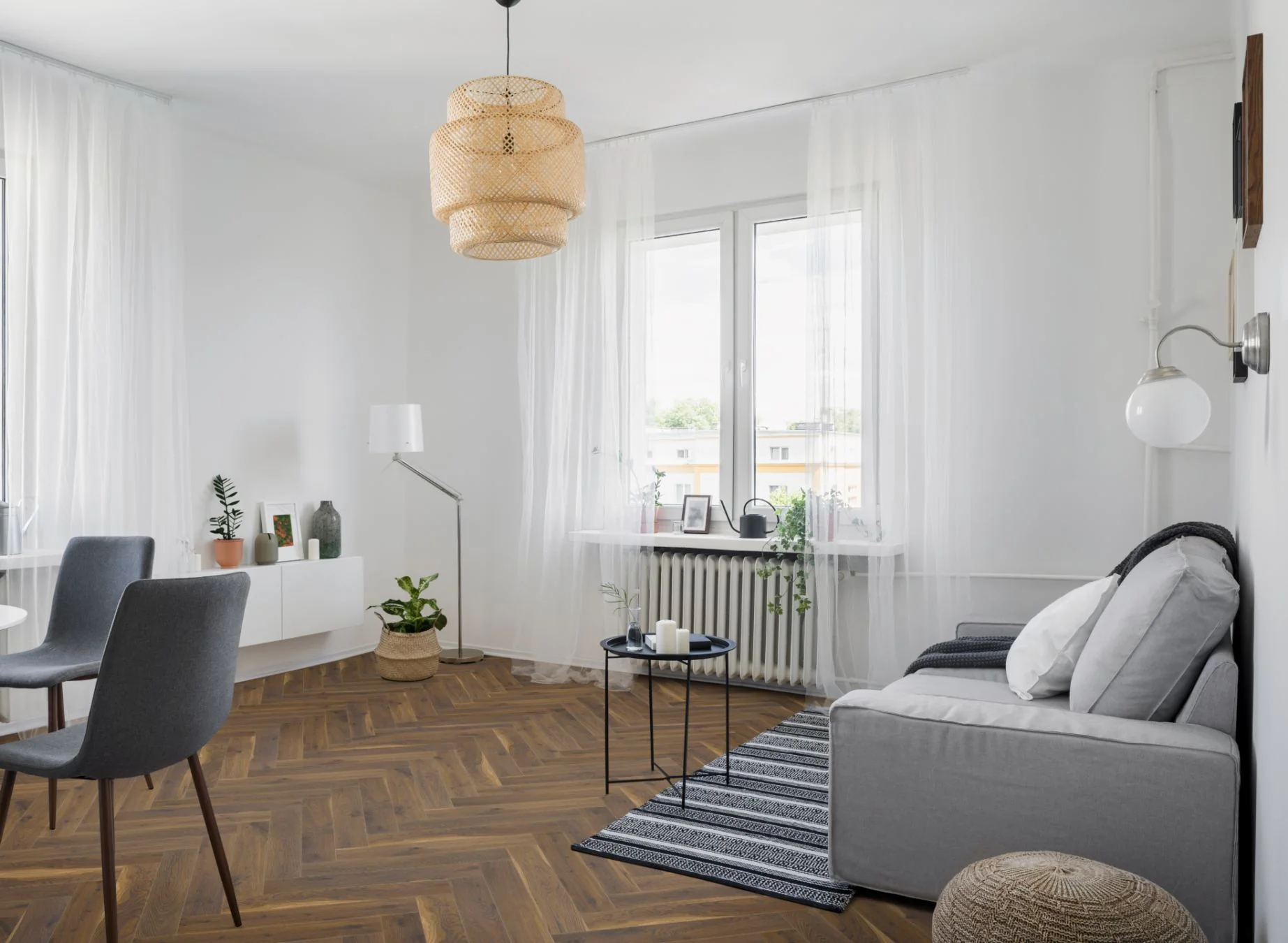 Premium 12mm Laminate Herringbone Coffee Oak - Image 3